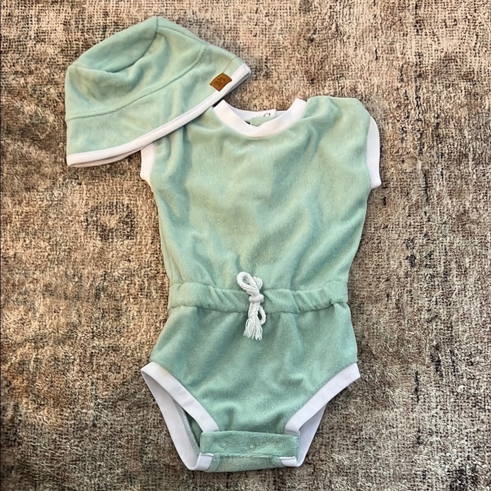 4/$20 Lila and Jack Mint Green Baby Romper and Hat Set 9-12 Months